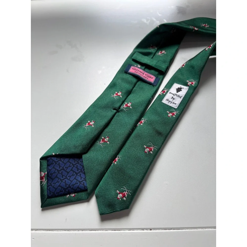 Vineyard Vines Green‎ Skiing Santa Christmas Holiday Silk Tie USA Made